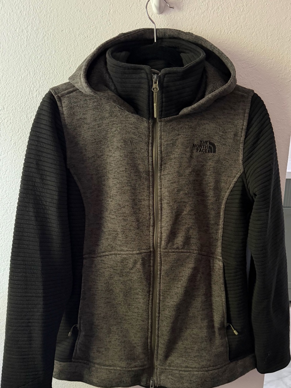 The North Face Kids Full-Zip Hooded Jacket in Charcoal and Black